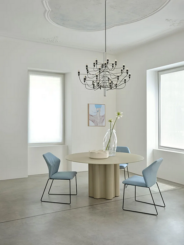 Ovaler Tisch mit Polyurethanbasis und lackierter Glasplatte Teatro Magico Saba Fabrik SABA aus Italien. Foto №8