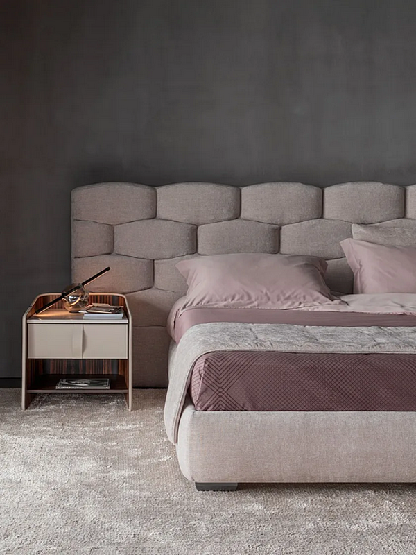 Doppelbett mit gepolsterter Rückenlehne Flou Majal Fabrik Flou aus Italien. Foto №3