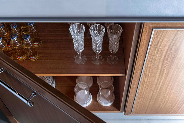 Eukalyptus Küche mit Griffen und Insel Essenza Numero5 Martini Interiors Fabrik MARTINI INTERIORS aus Italien. Foto №12
