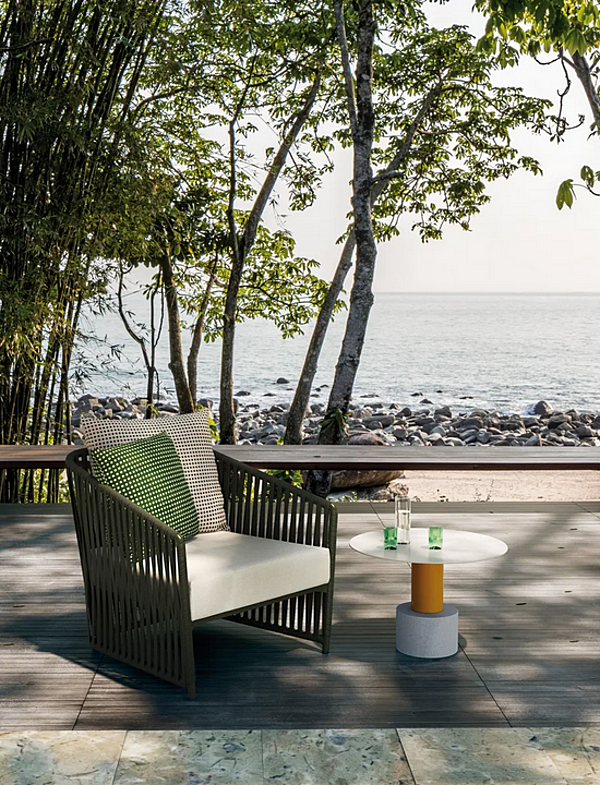 Gartenarmchair mit Armlehnen aus Stoff KETTAL Bitta Lounge #7020045001 Fabrik KETTAL aus Italien. Foto №3