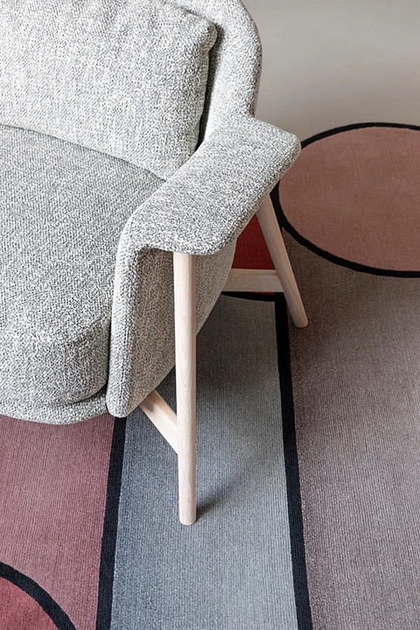 Stoffarmstuhl mit Armlehnen Saba Kepi Fabrik SABA aus Italien. Foto №7