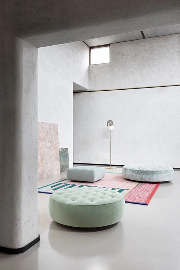 Quadratischer Stoffpouf mit abnehmbarer Hülle und Rollen Saba Cookie Square Pouf Fabrik SABA aus Italien. Foto №3