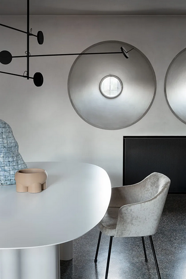 Ovaler Tisch mit Polyurethanbasis und lackierter MDF-Oberfläche Teatro Magico Saba Fabrik SABA aus Italien. Foto №5