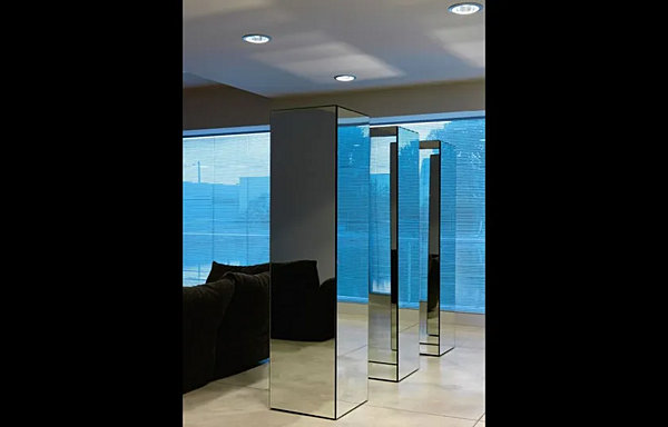 Glasvitrine mit Türen Edra P I Colonnello PFCOLONN Fabrik EDRA aus Italien. Foto №2
