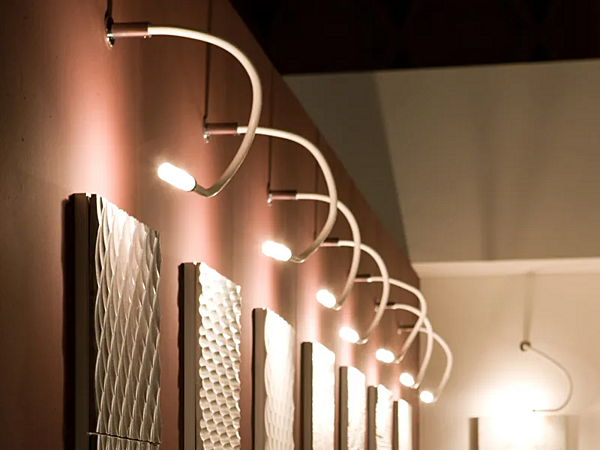 Wandlampe aus Silikon mit schwenkbarem Arm Fabbian Snake Fabrik Fabbian aus Italien. Foto №4