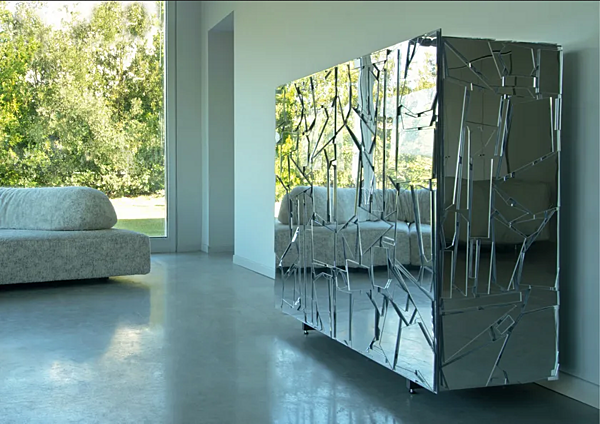 Glasvitrine mit Türen Edra Scrigno Fabrik EDRA aus Italien. Foto №10
