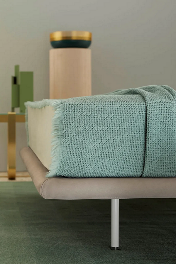 Doppelbett mit gepolstertem Kopfteil aus Stoff Saba Pixel Air Fabrik SABA aus Italien. Foto №4