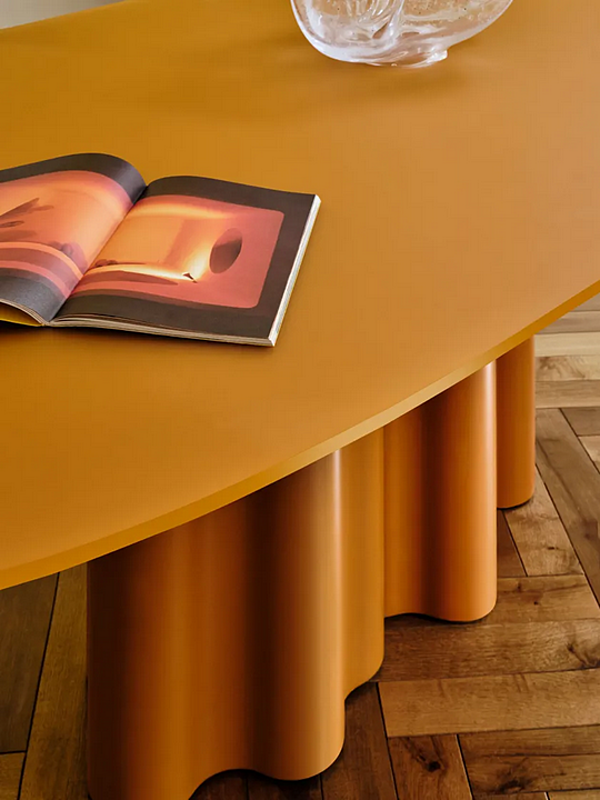 Ovaler Tisch mit Polyurethanbasis und lackierter Glasplatte Teatro Magico Saba Fabrik SABA aus Italien. Foto №7