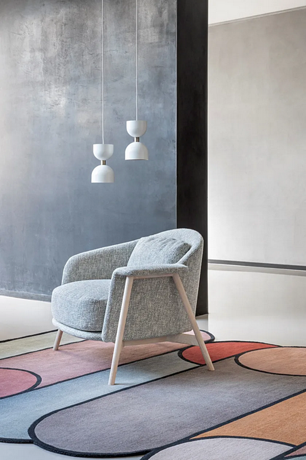 Stoffarmstuhl mit Armlehnen Saba Kepi Fabrik SABA aus Italien. Foto №6