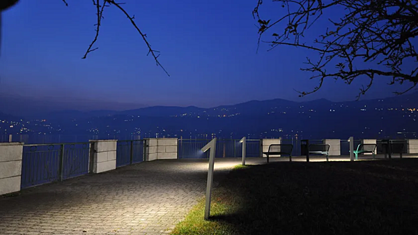 LED Aluminium Bollard Light Chilone Artemide Fabrik Artemide aus Italien. Foto №5