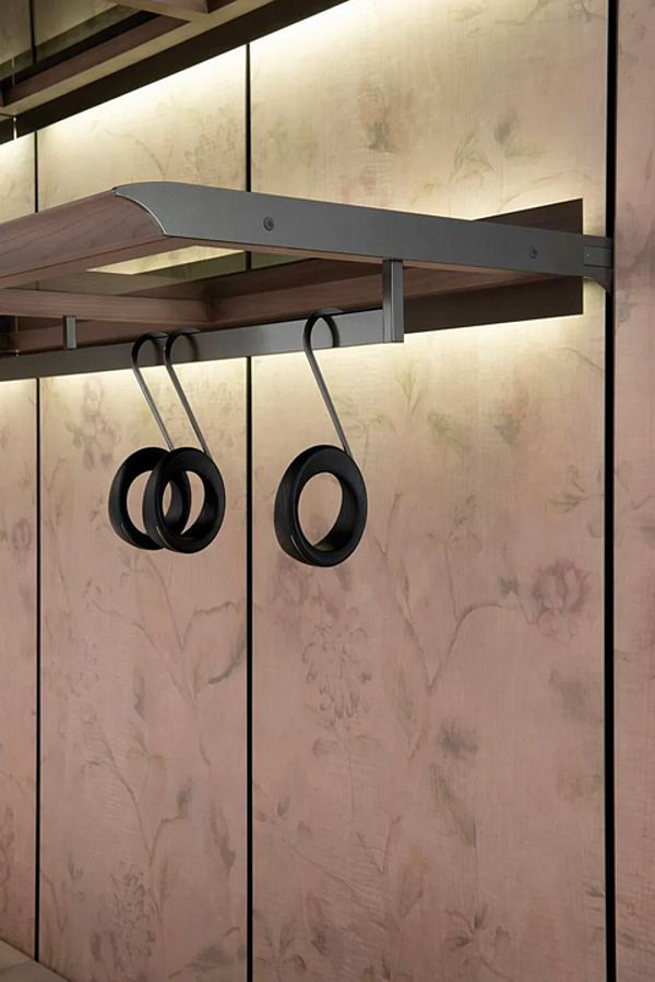 Sektionale Garderobe aus Esche mit integrierter Beleuchtung GIORGETTI REIWA Fabrik GIORGETTI aus Italien. Foto №4