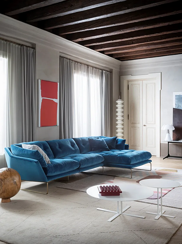 Dreisitzer Sofa mit Stoffbezug und Schlittenbasis Saba New York Suite Fabrik SABA aus Italien. Foto №5