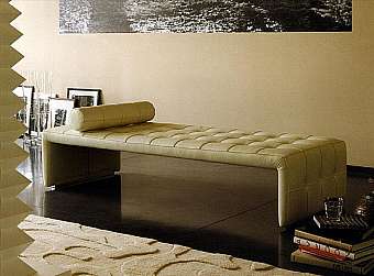 Hocker Scarlett 72