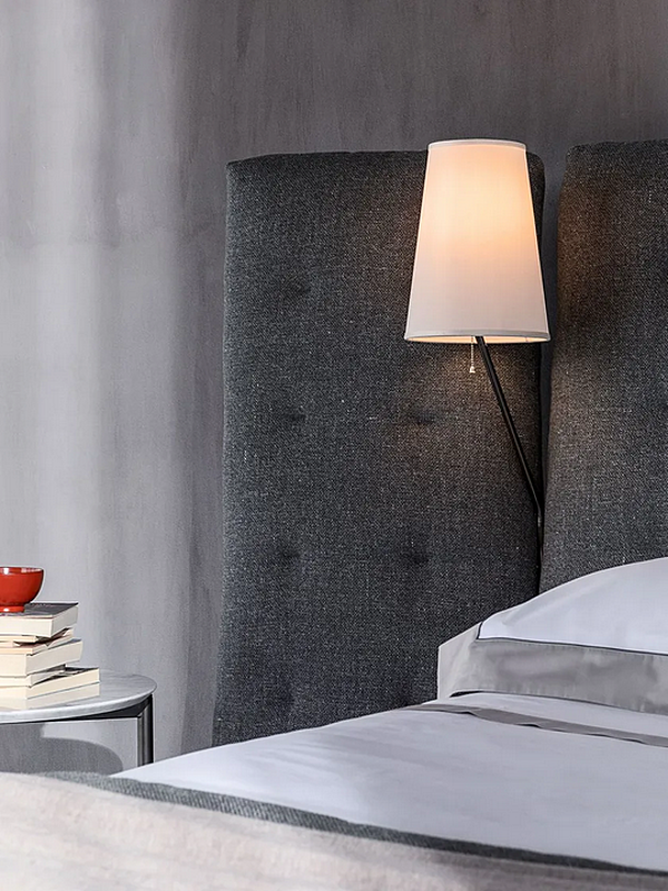 Doppelbett mit hoher gepolsterter Rückenlehne Flou Paravento Fabrik Flou aus Italien. Foto №3