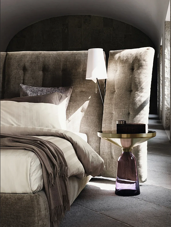 Doppelbett mit hoher gepolsterter Rückenlehne Flou Paravento Fabrik Flou aus Italien. Foto №7