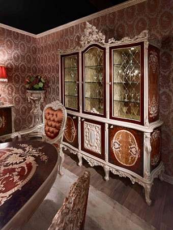 Asnaghi INTERIORS Schaufenster L21206