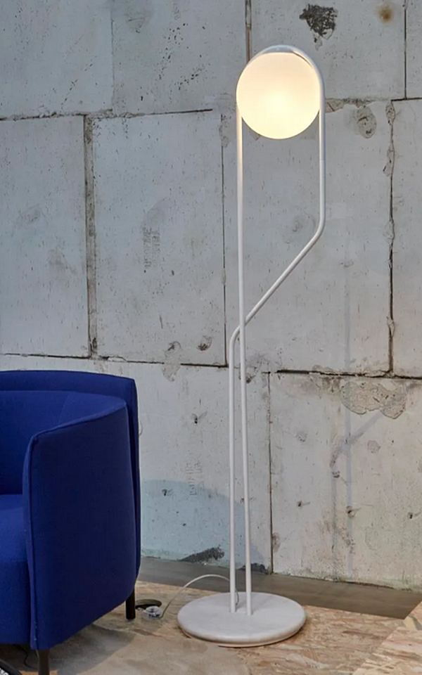 Stehlampe aus Metall mit Marmorbasis Astree LIGNE ROSET Fabrik LIGNE ROSET aus Italien. Foto №2