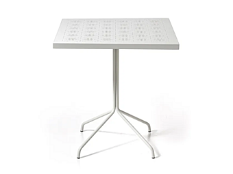 Quadratischer Gartenmetalltisch perforiert Brise 38 Gervasoni Fabrik Gervasoni aus Italien