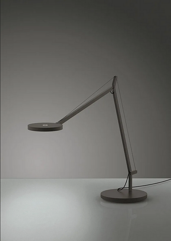 LED Tischlampe verstellbar aus Aluminium Artemide Demetra Fabrik Artemide aus Italien. Foto №5