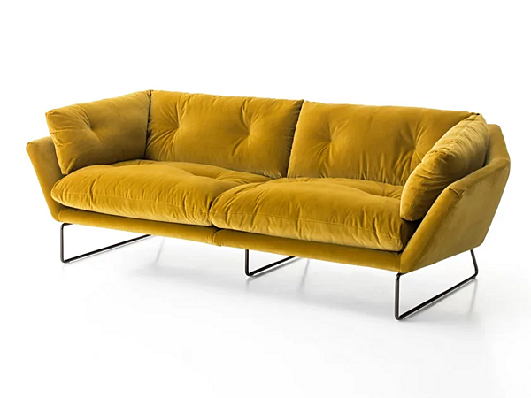 Dreisitzer Sofa mit Stoffbezug und Schlittenbasis Saba New York Suite Fabrik SABA aus Italien. Foto №2