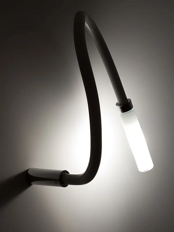 Wandlampe aus Silikon mit schwenkbarem Arm Fabbian Snake Fabrik Fabbian aus Italien. Foto №5