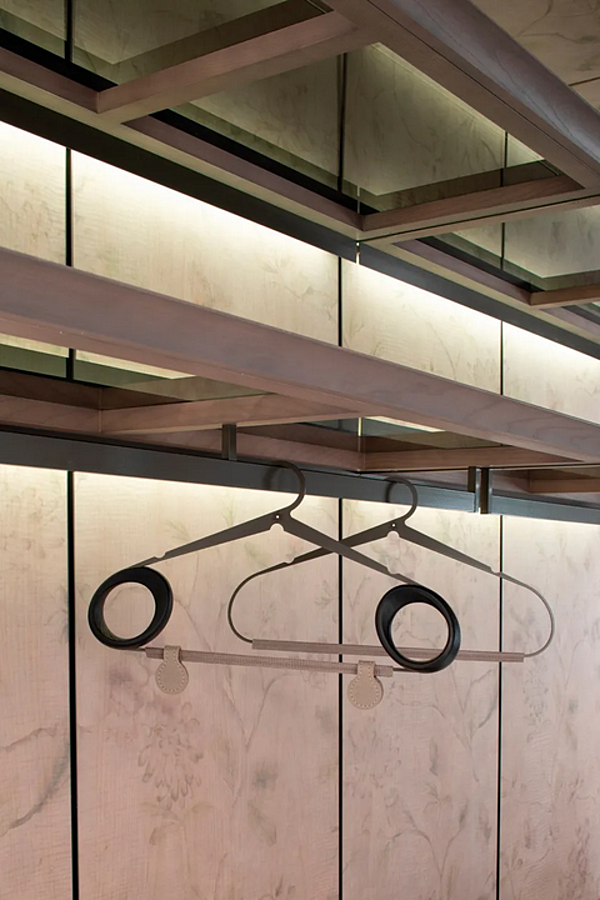 Sektionale Garderobe aus Esche mit integrierter Beleuchtung GIORGETTI REIWA Fabrik GIORGETTI aus Italien. Foto №5