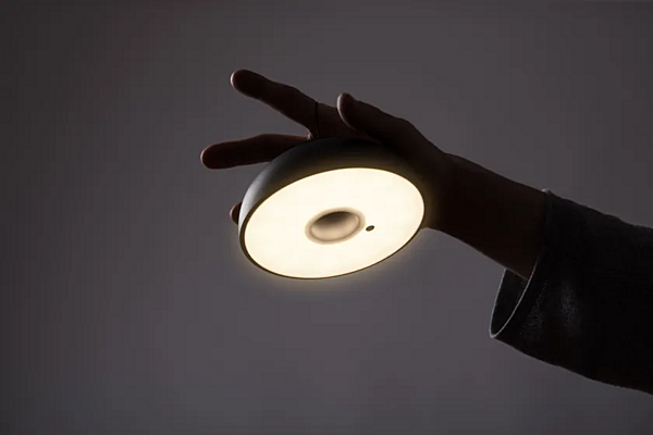 Multifunktionale tragbare Wandlampe AXOLIGHT Float Fabrik Axolight aus Italien. Foto №12