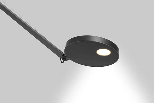 LED Tischlampe verstellbar aus Aluminium Artemide Demetra Fabrik Artemide aus Italien. Foto №3