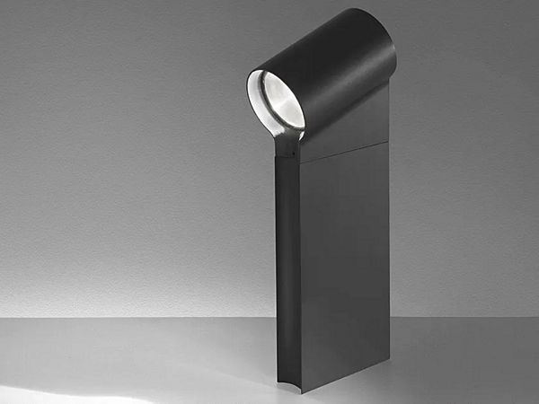 LED Aluminium Bollard Light Oblique Artemide T086200, T086300 Fabrik Artemide aus Italien. Foto №1