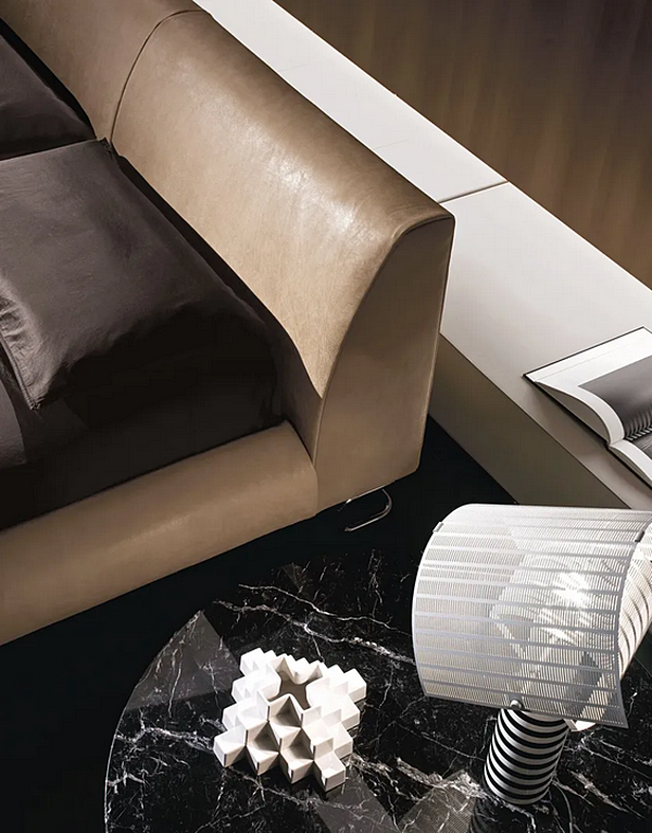 Doppelbett mit gepolsterter Leder-Rückwand i 4 Mariani ADD LOOK Fabrik i 4 Mariani aus Italien. Foto №4
