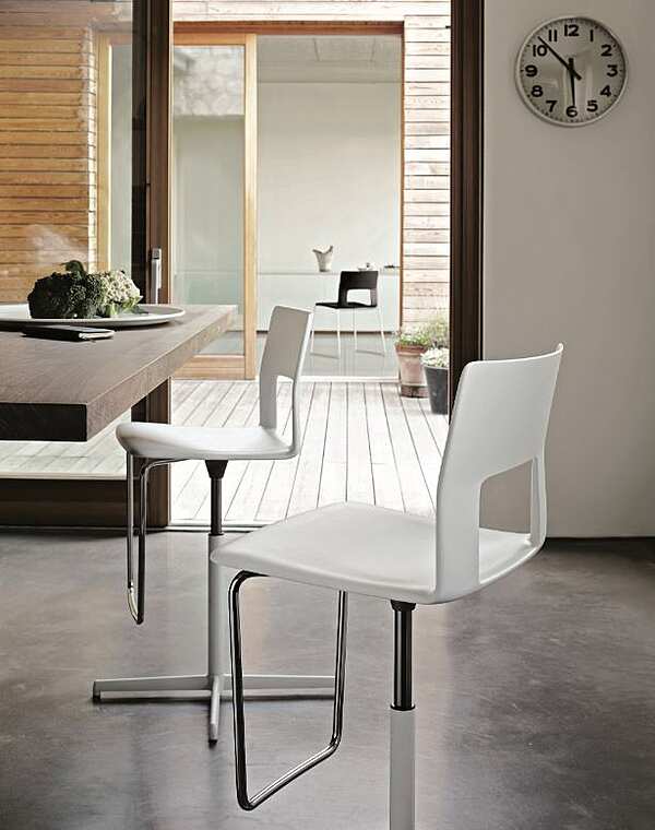 Barhocker DESALTO Kobe - swivelling barstool with adjustable height Fabrik DESALTO aus Italien. Foto №5